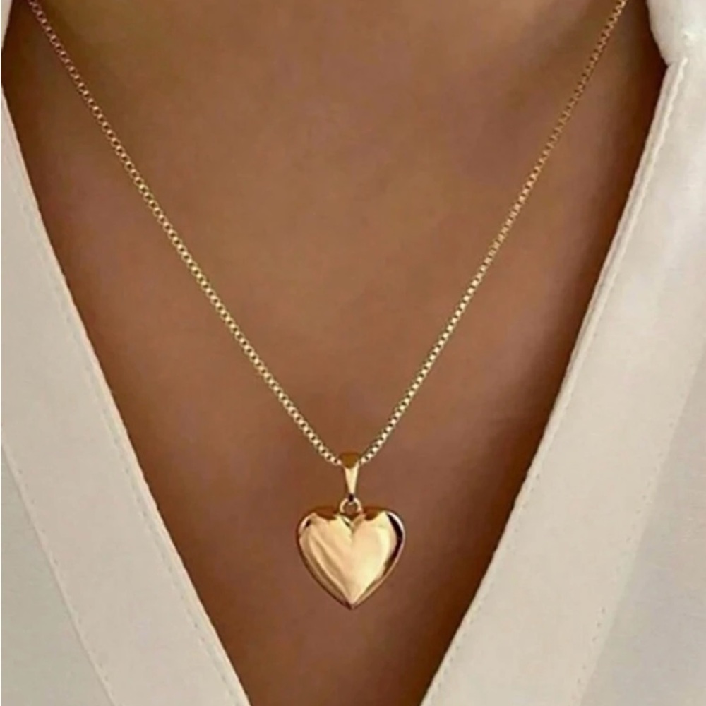 Set Of Gold Heart Necklace & Earrings
Zinc Alloy steel - Picture 3 of 4